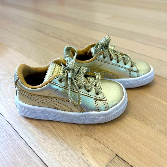 Gold Toddler Pumas, Size 5C - Picture 3 of 3